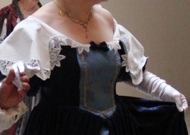 Détail du costume de la comtesse de la Gaillarde