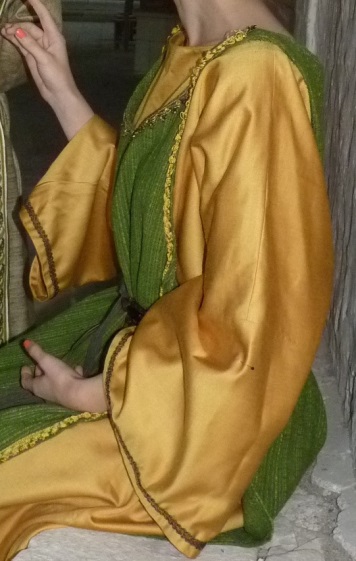 Détail du costume d’Adélaïde de Provence