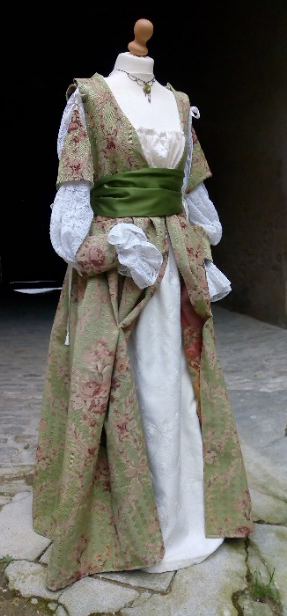 Élisabeth de Gonzague’s costume