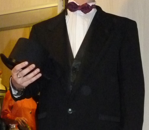 Détail du costume de tenue de soirée : smoking