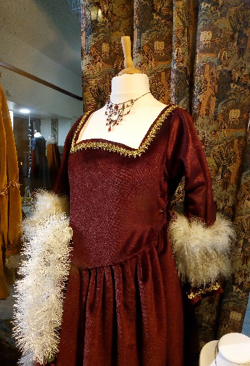 Détail du costume de Anne Boleyn