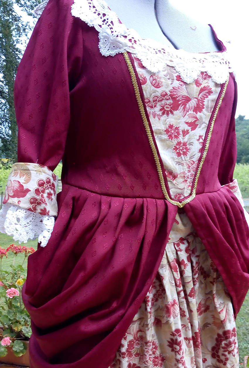 Détail du costume de Françoise d’Aubigné