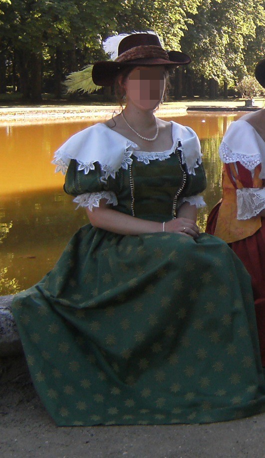 Costume de la marquise des Bruères