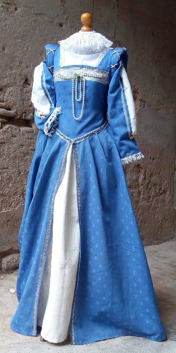 Mary Stuart’s costume