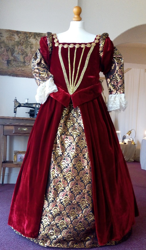 Lady of Mothe Chandeniers’ costume