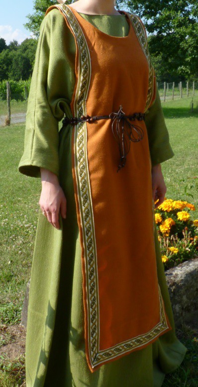 Detail of the Isabella of France’s costume