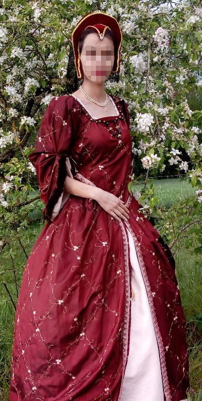 Duchess of Étampes’ costume