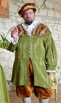 Thumbnail of the Viscount of Tavant’s costume