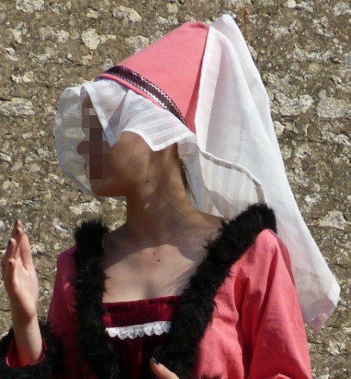 Detail of the Bertrande of Bourgogne’s costume