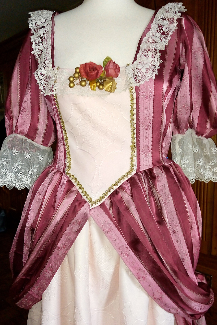 Detail of the Anne de Frezeau’s costume