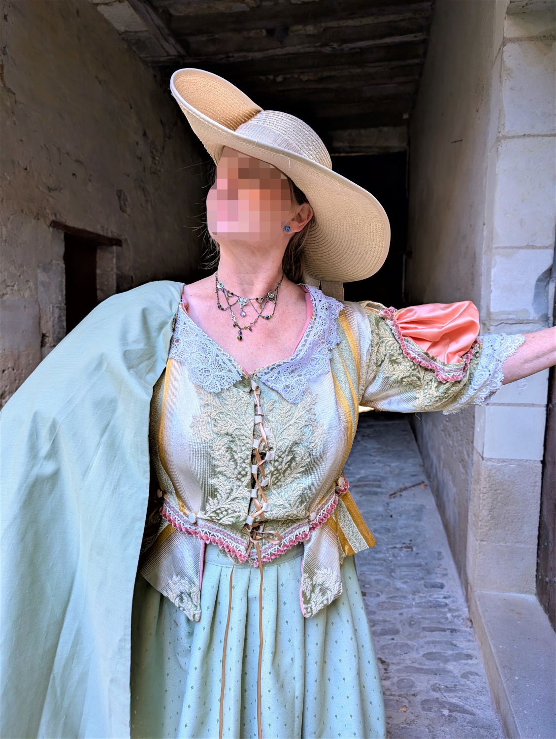 Détail du costume de la princesse de Conti